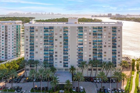 Condo in Miami Beach, Florida, 1 bedroom  № 1412209 - photo 1