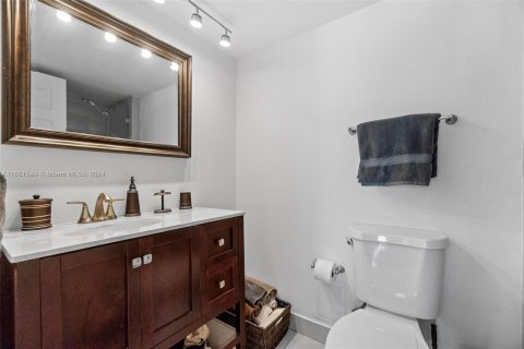 Condo in Miami Beach, Florida, 1 bedroom  № 1412209 - photo 24