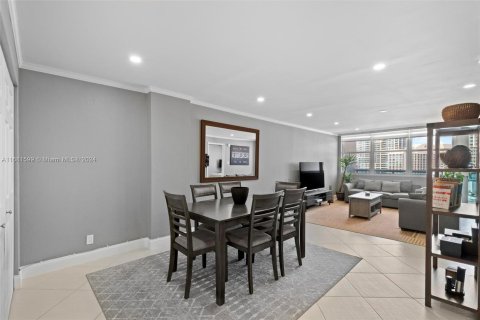 Condo in Miami Beach, Florida, 1 bedroom  № 1412209 - photo 9