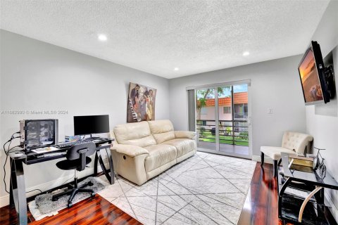 Condo in Davie, Florida, 2 bedrooms  № 1418600 - photo 12