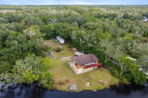 House in New Port Richey, Florida 4 bedrooms, 169.45 sq.m. № 1353436 - photo 9