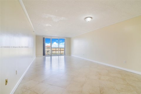 Copropriété à louer à Surfside, Floride: 1 chambre, 106.84 m2 № 1370735 - photo 7