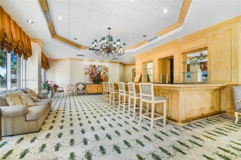 Copropriété à louer à Surfside, Floride: 1 chambre, 106.84 m2 № 1370735 - photo 1