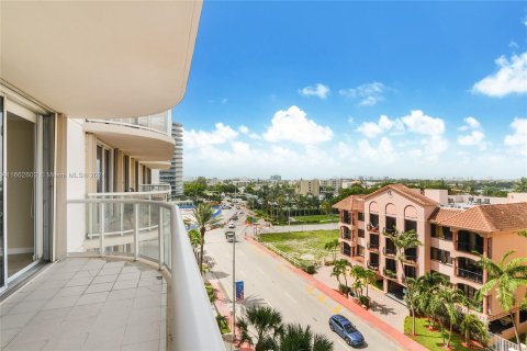 Copropriété à louer à Surfside, Floride: 1 chambre, 106.84 m2 № 1370735 - photo 15