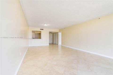 Copropriété à louer à Surfside, Floride: 1 chambre, 106.84 m2 № 1370735 - photo 8