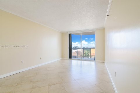 Copropriété à louer à Surfside, Floride: 1 chambre, 106.84 m2 № 1370735 - photo 14