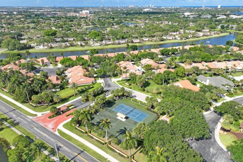 Villa ou maison à vendre à West Palm Beach, Floride: 4 chambres, 398.36 m2 № 1146207 - photo 16