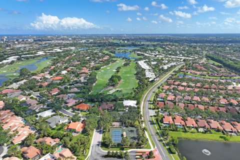 Villa ou maison à vendre à West Palm Beach, Floride: 4 chambres, 398.36 m2 № 1146207 - photo 13