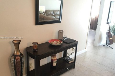 Condo in Pembroke Pines, Florida, 2 bedrooms  № 1221072 - photo 5