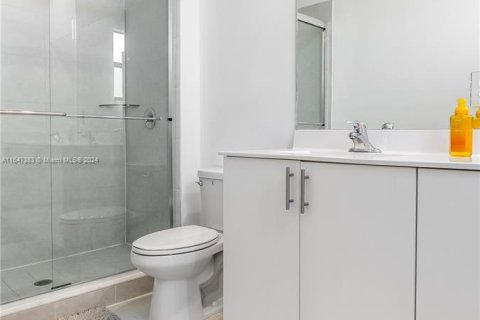 Adosado en venta en Miami, Florida, 3 dormitorios, 170.2 m2 № 1330962 - foto 14