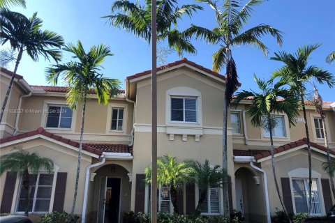 Townhouse in Doral, Florida 3 bedrooms, 135.82 sq.m. № 1095779 - photo 1