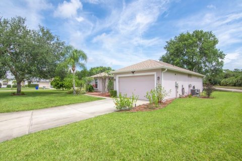 House in Vero Beach, Florida 3 bedrooms, 145.21 sq.m. № 1165339 - photo 6