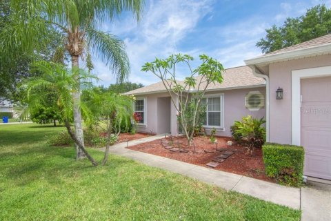 House in Vero Beach, Florida 3 bedrooms, 145.21 sq.m. № 1165339 - photo 5