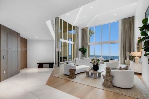 Condominio en venta en Sunny Isles Beach, Florida, 5 dormitorios, 750.74 m2 № 1238840 - foto 4