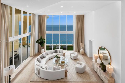 Copropriété à vendre à Sunny Isles Beach, Floride: 5 chambres, 750.74 m2 № 1238840 - photo 1