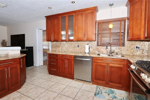 House in Miami, Florida 3 bedrooms, 153.29 sq.m. № 1272276 - photo 8