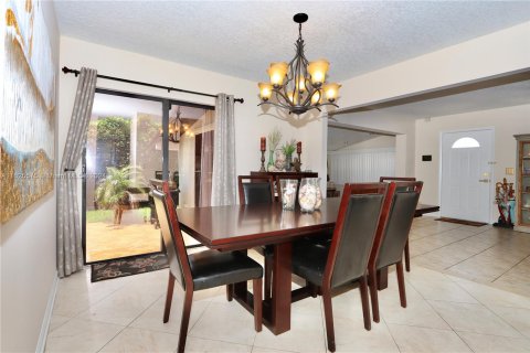 House in Miami, Florida 3 bedrooms, 153.29 sq.m. № 1272276 - photo 5