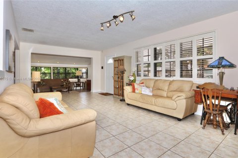 House in Miami, Florida 3 bedrooms, 153.29 sq.m. № 1272276 - photo 11