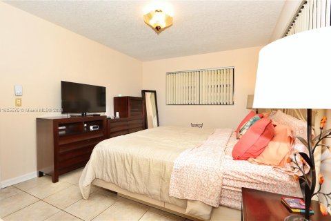 House in Miami, Florida 3 bedrooms, 153.29 sq.m. № 1272276 - photo 17