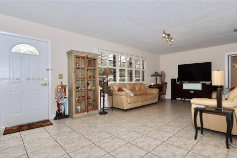 House in Miami, Florida 3 bedrooms, 153.29 sq.m. № 1272276 - photo 14