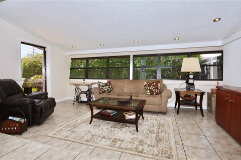 House in Miami, Florida 3 bedrooms, 153.29 sq.m. № 1272276 - photo 15