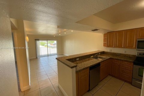 Condominio en venta en Doral, Florida, 1 dormitorio, 75.25 m2 № 936268 - foto 1
