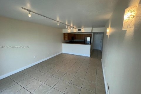 Condominio en venta en Doral, Florida, 1 dormitorio, 75.25 m2 № 936268 - foto 2