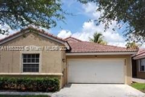 Villa ou maison à louer à Miramar, Floride: 3 chambres, 171.31 m2 № 1348068 - photo 1