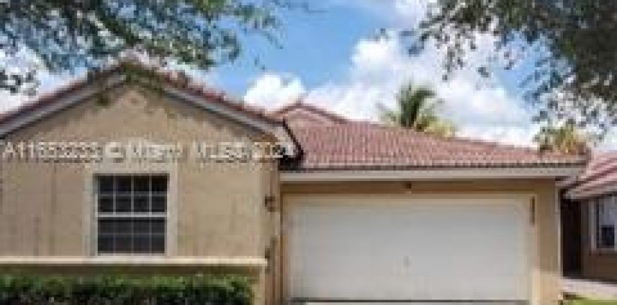 Villa ou maison à Miramar, Floride 3 chambres, 171.31 m2 № 1348068