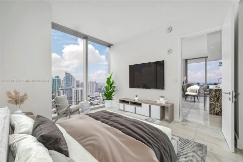 Condo in Miami, Florida, 2 bedrooms  № 1348009 - photo 1