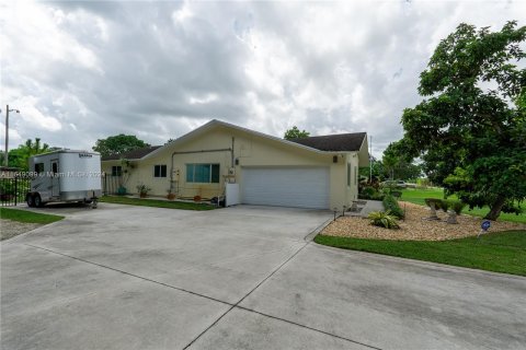 Villa ou maison à vendre à Southwest Ranches, Floride: 4 chambres, 176.61 m2 № 1348069 - photo 5