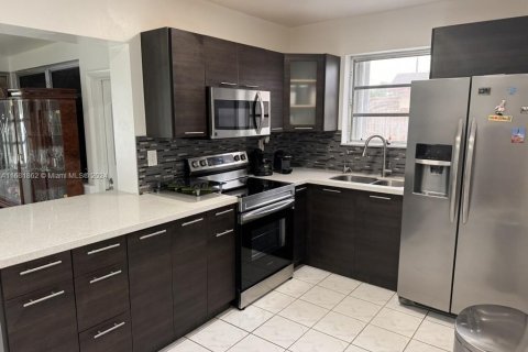 Casa en venta en Miami, Florida, 3 dormitorios, 132.94 m2 № 1415464 - foto 13