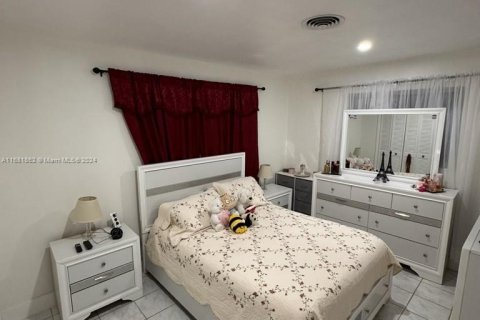 Casa en venta en Miami, Florida, 3 dormitorios, 132.94 m2 № 1415464 - foto 5