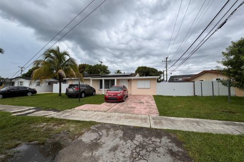 Casa en venta en Miami, Florida, 3 dormitorios, 132.94 m2 № 1415464 - foto 1