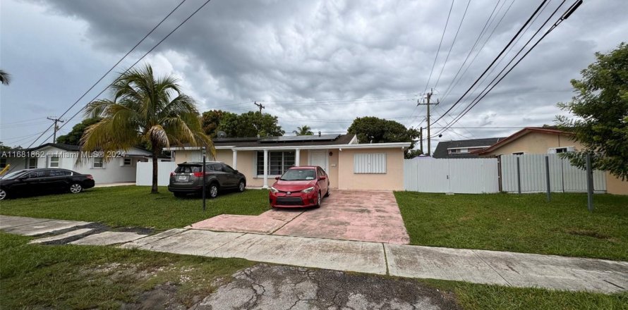 Casa en Miami, Florida 3 dormitorios, 132.94 m2 № 1415464