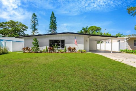 Casa en venta en Saint Petersburg, Florida, 4 dormitorios, 140.84 m2 № 1340666 - foto 1