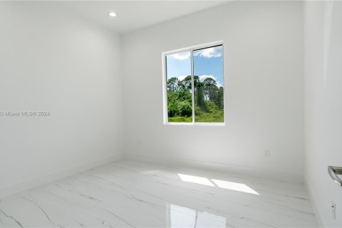 Casa en venta en Lehigh Acres, Florida, 3 dormitorios № 1091373 - foto 11