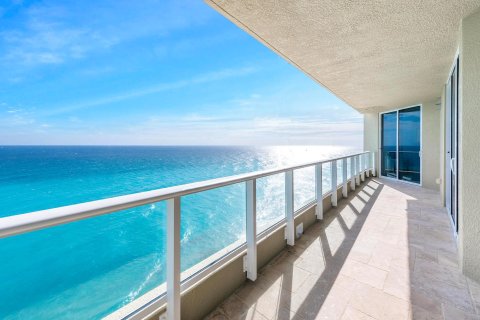 Condominio en venta en Riviera Beach, Florida, 4 dormitorios, 360.74 m2 № 966038 - foto 11