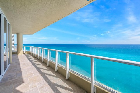 Condominio en venta en Riviera Beach, Florida, 4 dormitorios, 360.74 m2 № 966038 - foto 10