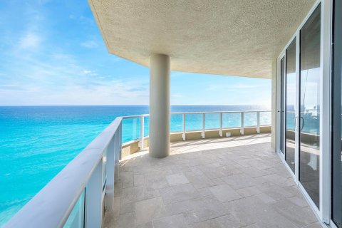 Condominio en venta en Riviera Beach, Florida, 4 dormitorios, 360.74 m2 № 966038 - foto 12