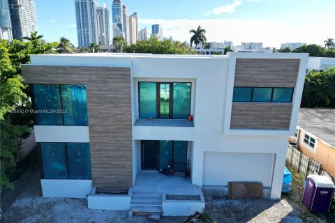 Villa ou maison à vendre à Sunny Isles Beach, Floride: 5 chambres, 406.73 m2 № 832337 - photo 8