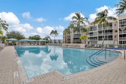 Condo in Tamarac, Florida, 2 bedrooms  № 1168746 - photo 14