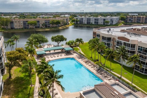 Copropriété à vendre à Tamarac, Floride: 2 chambres, 139.35 m2 № 1168746 - photo 13