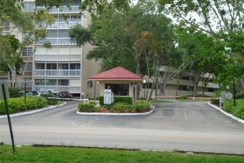 Condominio en venta en Lauderhill, Florida, 2 dormitorios, 107.77 m2 № 1009162 - foto 2