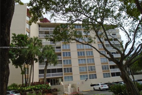 Condominio en venta en Lauderhill, Florida, 2 dormitorios, 107.77 m2 № 1009162 - foto 5