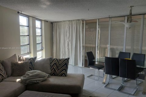 Condominio en venta en Lauderhill, Florida, 2 dormitorios, 107.77 m2 № 1009162 - foto 6