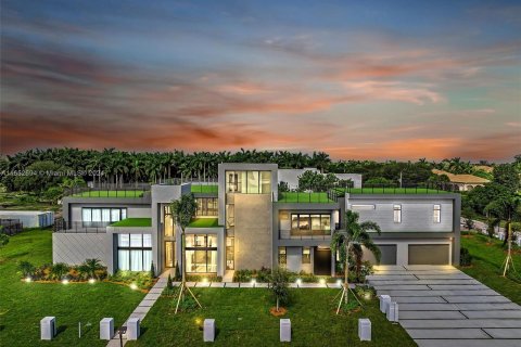 Villa ou maison à vendre à Davie, Floride: 8 chambres, 839.09 m2 № 1351740 - photo 2