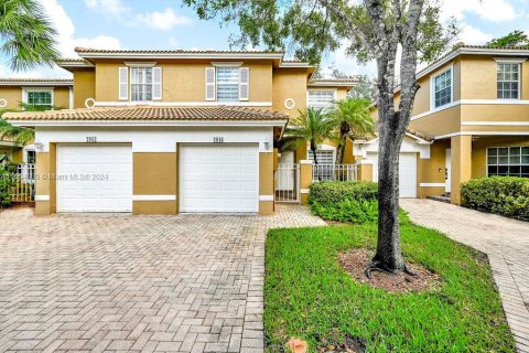 Villa ou maison à louer à Sunrise, Floride: 3 chambres, 117.34 m2 № 1351789 - photo 1