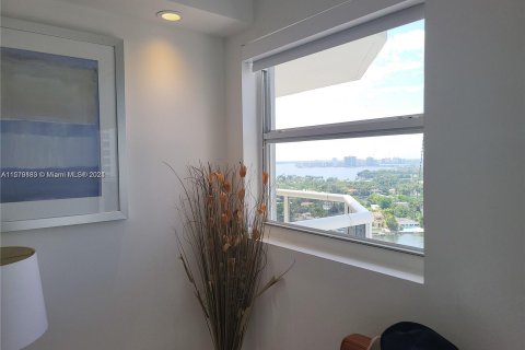 Condo in Miami Beach, Florida, 2 bedrooms  № 1153572 - photo 21