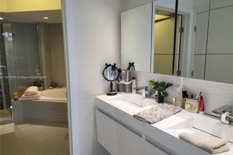 Condo in Miami Beach, Florida, 2 bedrooms  № 1153572 - photo 22